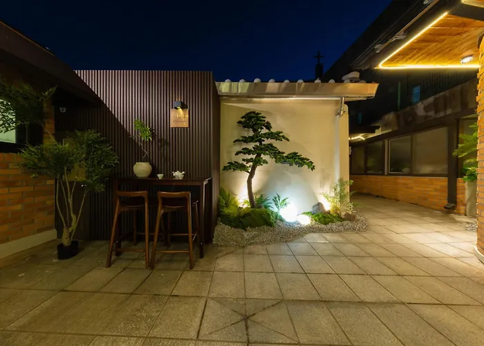 Villa 한옥#독채 #10인 #경복궁역 도보 4분 #올리모델링 #가족키즈#명동 동대문 광화문 바로 옆 #호텔식 #무료 와이파이 #짐보관#세탁건조기 #교통최고 *